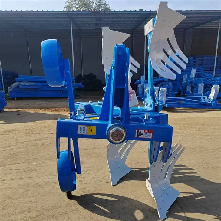 Hidravlični obračalni plug